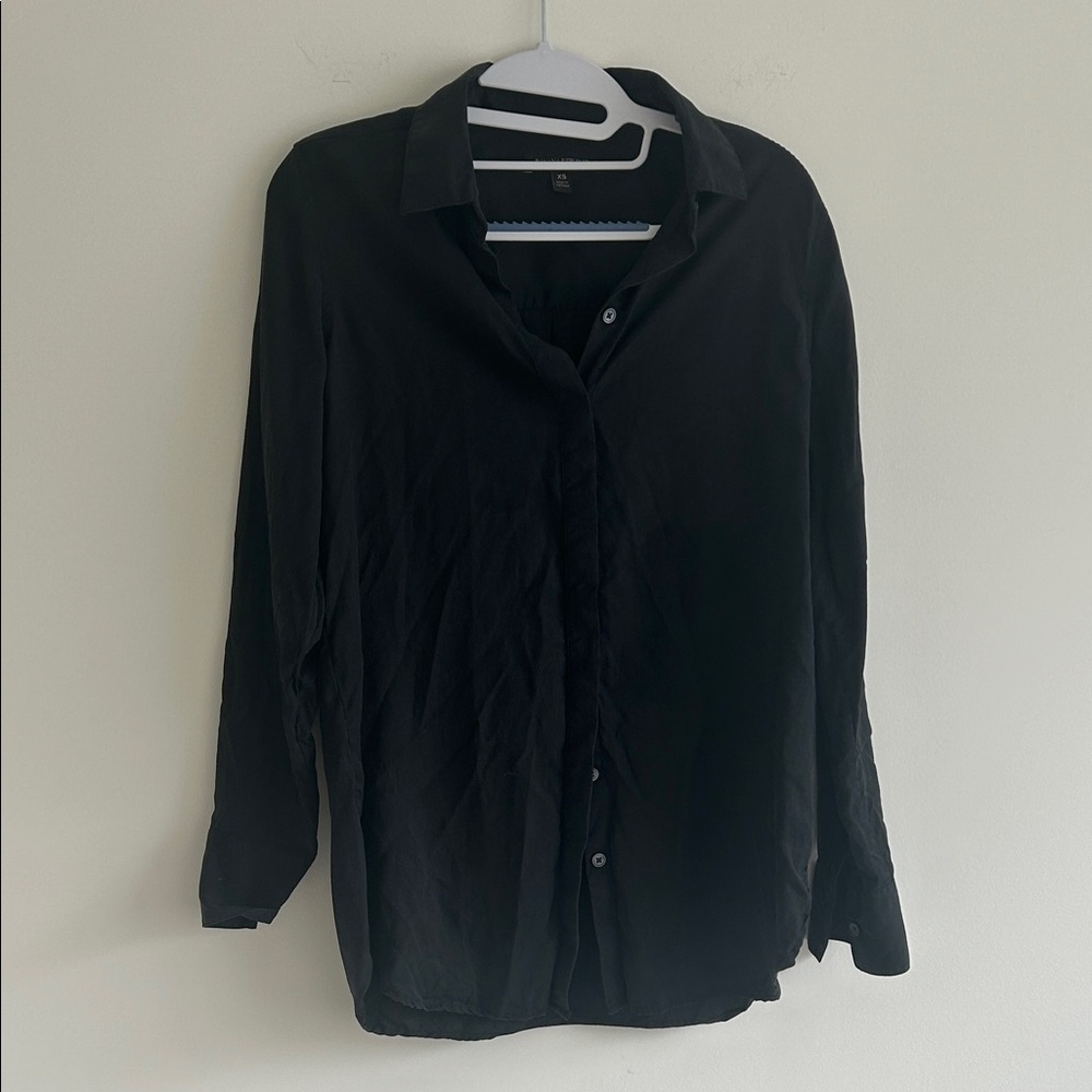Banana Republic Women's Black Button-Down Shirt